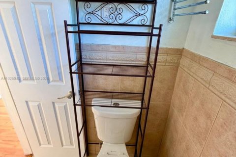 Снять в аренду виллу или дом в Майами, Флорида 1 спальня, 41.81м2, № 1987431 - фото 5