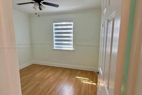 Снять в аренду виллу или дом в Майами, Флорида 1 спальня, 41.81м2, № 1987431 - фото 8