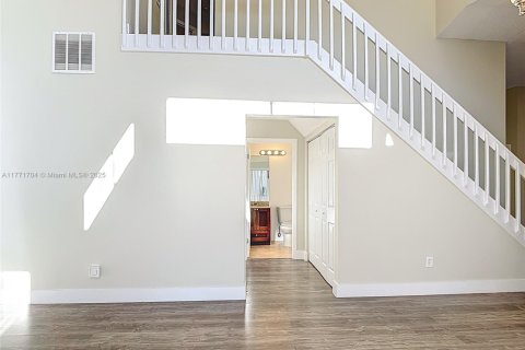 House in Davie, Florida 4 bedrooms, 172.61 sq.m. № 1731883 - photo 10