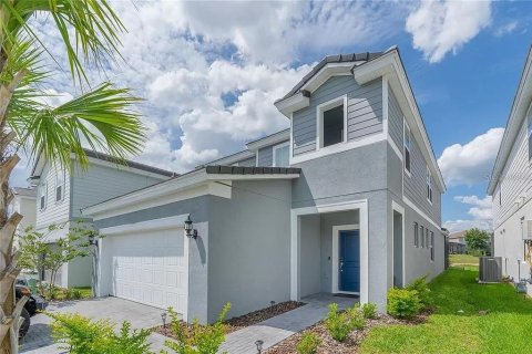 House in Davenport, Florida 5 bedrooms, 248.89 sq.m. № 2228128