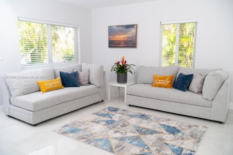 Casa en venta en North Miami Beach, Florida, 3 dormitorios, 110 m2 № 1888745 - foto 2