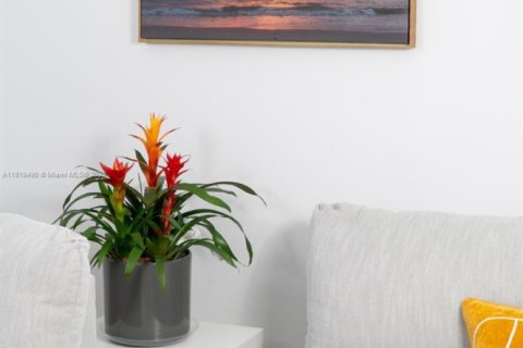 Casa en venta en North Miami Beach, Florida, 3 dormitorios, 110 m2 № 1888745 - foto 10