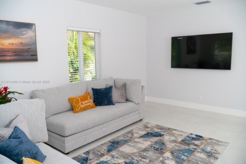 Casa en venta en North Miami Beach, Florida, 3 dormitorios, 110 m2 № 1888745 - foto 3