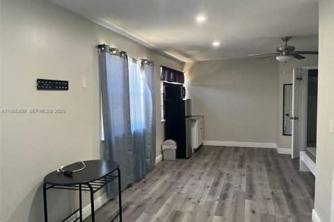 Купить виллу или дом в Норт-Майами-Бич, Флорида 4 спальни, 196.12м2, № 2026835 - фото 9