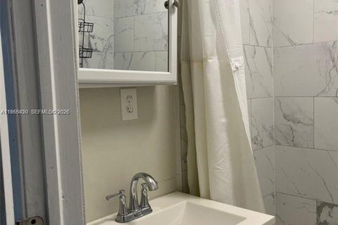 Купить виллу или дом в Норт-Майами-Бич, Флорида 4 спальни, 196.12м2, № 2026835 - фото 12