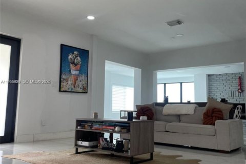 Купить виллу или дом в Норт-Майами-Бич, Флорида 4 спальни, 196.12м2, № 2026835 - фото 3