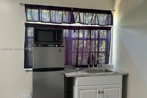 Купить виллу или дом в Норт-Майами-Бич, Флорида 4 спальни, 196.12м2, № 2026835 - фото 14