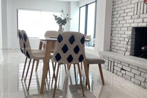 Купить виллу или дом в Норт-Майами-Бич, Флорида 4 спальни, 196.12м2, № 2026835 - фото 5