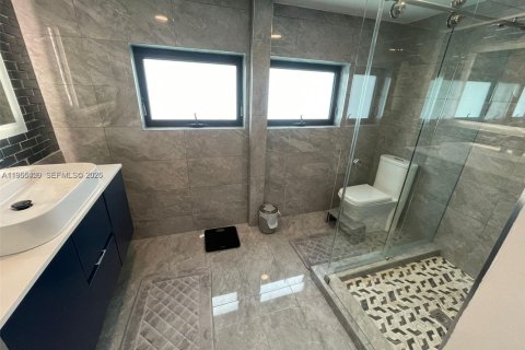 Купить виллу или дом в Норт-Майами-Бич, Флорида 4 спальни, 196.12м2, № 2026835 - фото 8