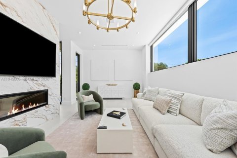House in Fort Lauderdale, Florida 5 bedrooms, 444.07 sq.m. № 2003017 - photo 23