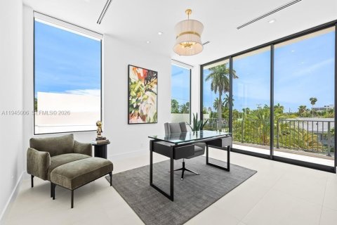 House in Fort Lauderdale, Florida 5 bedrooms, 444.07 sq.m. № 2003017 - photo 16