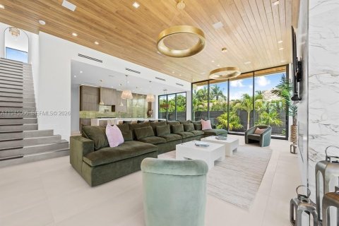 House in Fort Lauderdale, Florida 5 bedrooms, 444.07 sq.m. № 2003017 - photo 9
