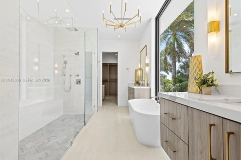 House in Fort Lauderdale, Florida 5 bedrooms, 444.07 sq.m. № 2003017 - photo 25