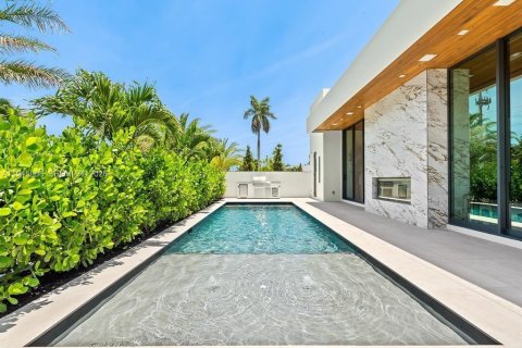 House in Fort Lauderdale, Florida 5 bedrooms, 444.07 sq.m. № 2003017 - photo 6