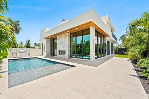 House in Fort Lauderdale, Florida 5 bedrooms, 444.07 sq.m. № 2003017 - photo 2