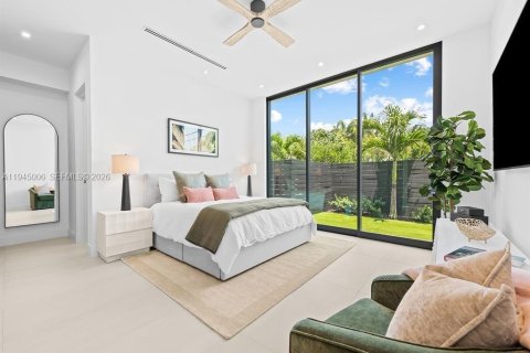 House in Fort Lauderdale, Florida 5 bedrooms, 444.07 sq.m. № 2003017 - photo 30