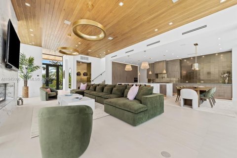 House in Fort Lauderdale, Florida 5 bedrooms, 444.07 sq.m. № 2003017 - photo 8