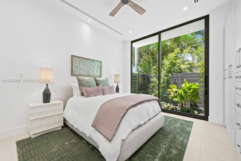 House in Fort Lauderdale, Florida 5 bedrooms, 444.07 sq.m. № 2003017 - photo 28