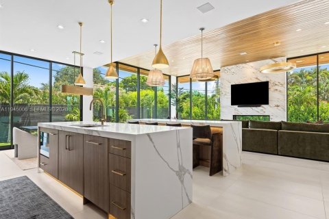 House in Fort Lauderdale, Florida 5 bedrooms, 444.07 sq.m. № 2003017 - photo 12