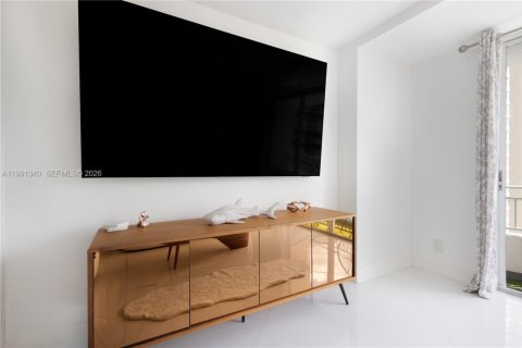 Condominio en alquiler en Miami, Florida, 1 dormitorio, 68.28 m2 № 2052489 - foto 5