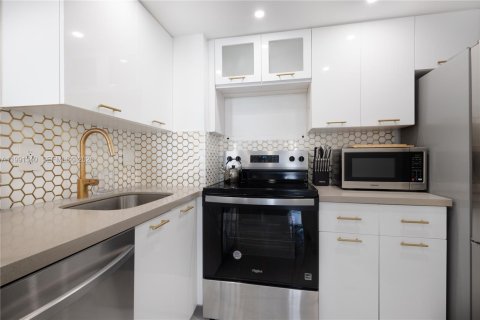 Condominio en alquiler en Miami, Florida, 1 dormitorio, 68.28 m2 № 2052489 - foto 9