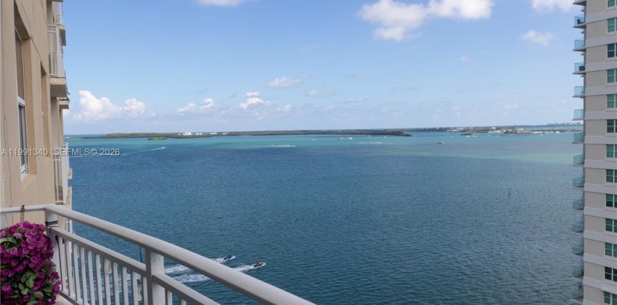 Condominio en Miami, Florida, 1 dormitorio  № 2052489