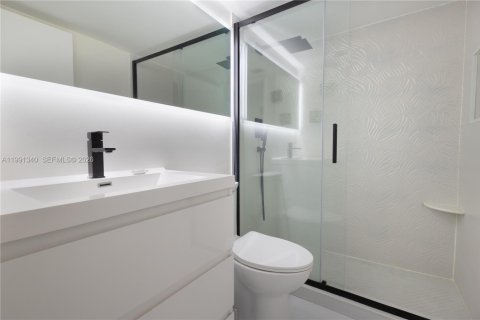Condominio en alquiler en Miami, Florida, 1 dormitorio, 68.28 m2 № 2052489 - foto 11