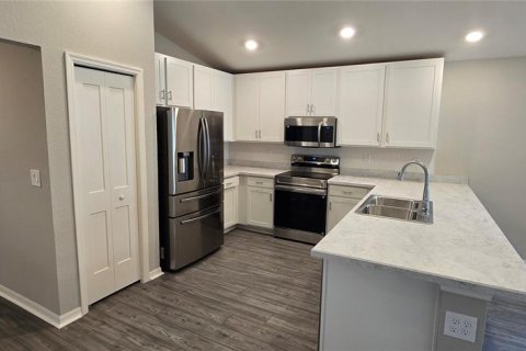 Villa ou maison à louer à Winter Haven, Floride: 3 chambres, 137.4 m2 № 2416645 - photo 4