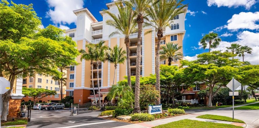 Condo in Venice, Florida, 2 bedrooms № 2148407