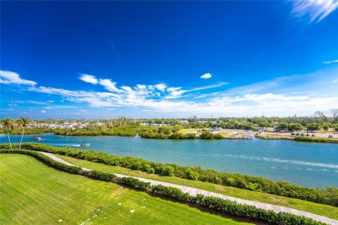 Condo in Venice, Florida, 2 bedrooms № 2148407 - photo 23