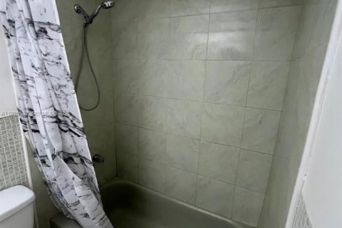 Снять в аренду кондоминиум в Майами, Флорида 1 спальня, 51.1м2, № 1992278 - фото 12