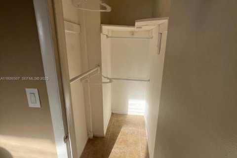 Снять в аренду кондоминиум в Майами, Флорида 1 спальня, 51.1м2, № 1992278 - фото 15