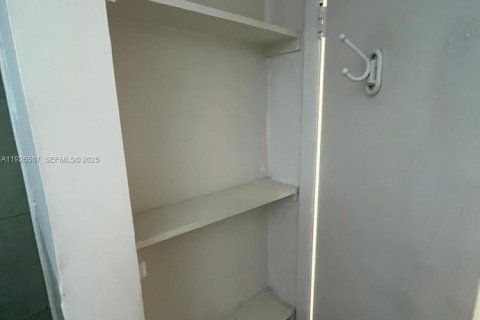 Снять в аренду кондоминиум в Майами, Флорида 1 спальня, 51.1м2, № 1992278 - фото 11