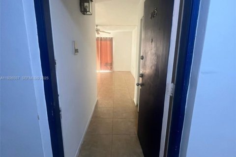 Снять в аренду кондоминиум в Майами, Флорида 1 спальня, 51.1м2, № 1992278 - фото 7