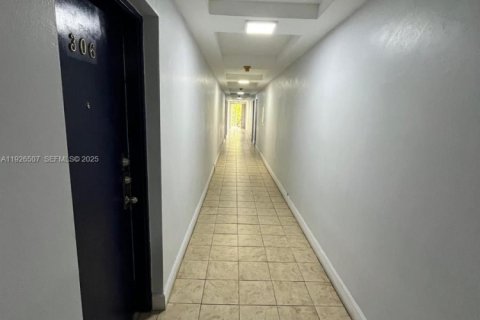 Снять в аренду кондоминиум в Майами, Флорида 1 спальня, 51.1м2, № 1992278 - фото 18