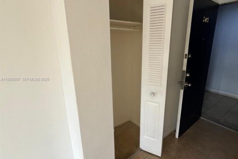 Снять в аренду кондоминиум в Майами, Флорида 1 спальня, 51.1м2, № 1992278 - фото 8