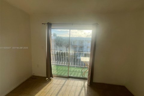 Снять в аренду кондоминиум в Майами, Флорида 1 спальня, 51.1м2, № 1992278 - фото 3