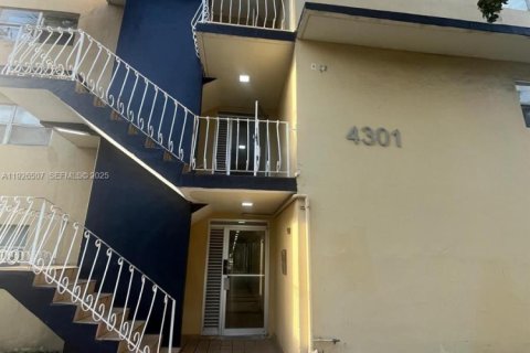Снять в аренду кондоминиум в Майами, Флорида 1 спальня, 51.1м2, № 1992278 - фото 2