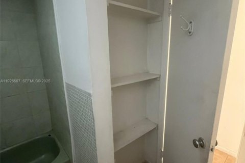 Снять в аренду кондоминиум в Майами, Флорида 1 спальня, 51.1м2, № 1992278 - фото 6