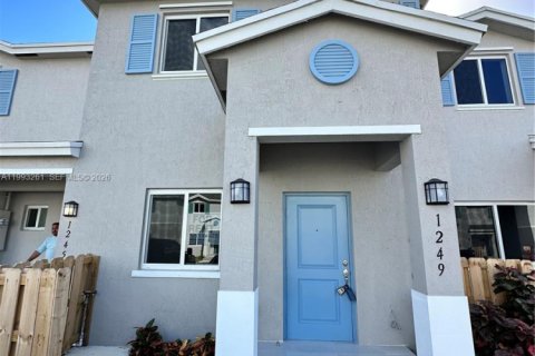 Casa en Florida City, Florida 4 dormitorios, 124.3 m2 № 2057096