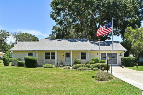 House in Leesburg, Florida 2 bedrooms, 109.25 sq.m. № 1826478 - photo 1