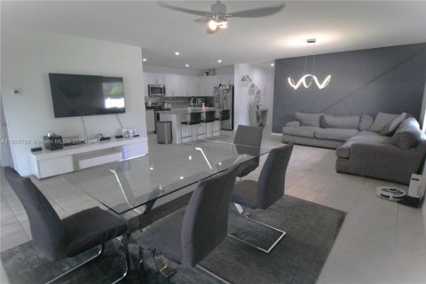Casa en venta en Port St. Lucie, Florida, 4 dormitorios, 166.85 m2 № 1797049 - foto 10