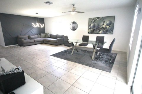 Casa en venta en Port St. Lucie, Florida, 4 dormitorios, 166.85 m2 № 1797049 - foto 8