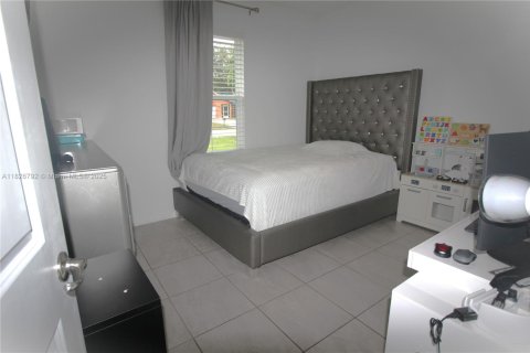 Casa en venta en Port St. Lucie, Florida, 4 dormitorios, 166.85 m2 № 1797049 - foto 22