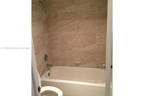 Снять в аренду кондоминиум в Авентура, Флорида 2 спальни, 105.17м2, № 1954510 - фото 12