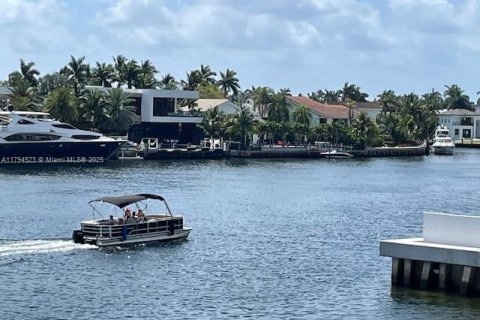 Снять в аренду кондоминиум в Авентура, Флорида 2 спальни, 105.17м2, № 1954510 - фото 1