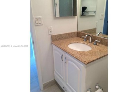Снять в аренду кондоминиум в Авентура, Флорида 2 спальни, 105.17м2, № 1954510 - фото 13