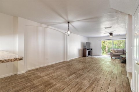 Townhouse in Port Orange, Florida 2 bedrooms, 132.01 sq.m. № 1851160 - photo 11