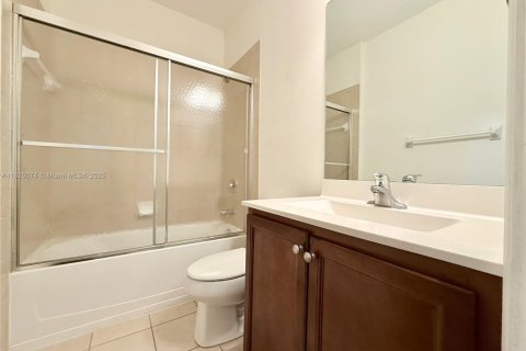 Apartamento en alquiler en Doral, Florida, 3 dormitorios, 112.13 m2 № 1799564 - foto 13