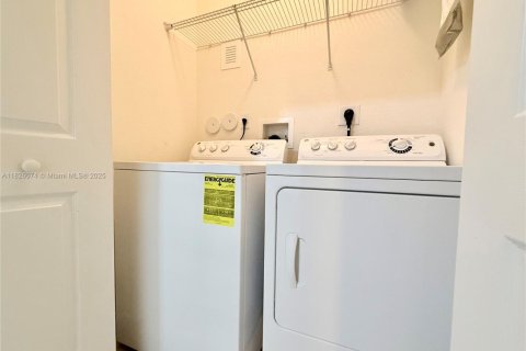 Apartamento en alquiler en Doral, Florida, 3 dormitorios, 112.13 m2 № 1799564 - foto 21